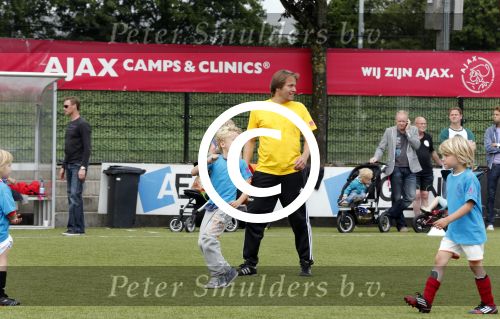 Amsterdam 29 juni 2013
Voetbaltournooi op de toekomst (ajax) voor de stichting de upside van down
met diverse bn ers en oud voetballers.. Syndroom van down. Rob Witschge
Peter Smulders bv