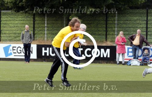 Amsterdam 29 juni 2013
Voetbaltournooi op de toekomst (ajax) voor de stichting de upside van down
met diverse bn ers en oud voetballers.. Syndroom van down. Rob Witschge
Peter Smulders bv