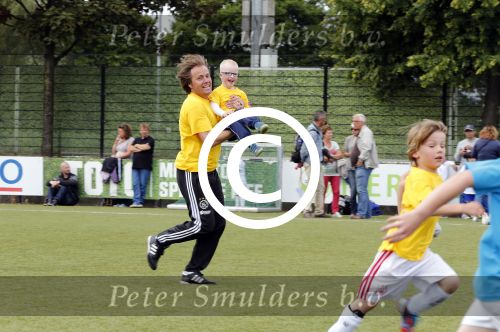 Amsterdam 29 juni 2013
Voetbaltournooi op de toekomst (ajax) voor de stichting de upside van down
met diverse bn ers en oud voetballers.. Syndroom van down. Rob Witschge
Peter Smulders bv