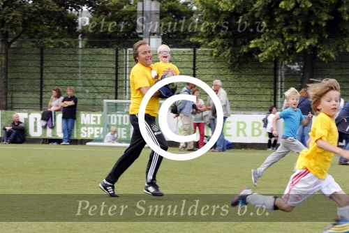 Amsterdam 29 juni 2013
Voetbaltournooi op de toekomst (ajax) voor de stichting de upside van down
met diverse bn ers en oud voetballers.. Syndroom van down. Rob Witschge
Peter Smulders bv