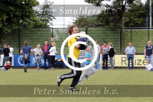 Amsterdam 29 juni 2013
Voetbaltournooi op de toekomst (ajax) voor de stichting de upside van down
met diverse bn ers en oud voetballers.. Syndroom van down. Rob Witschge
Peter Smulders bv