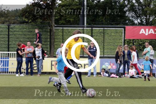 Amsterdam 29 juni 2013
Voetbaltournooi op de toekomst (ajax) voor de stichting de upside van down
met diverse bn ers en oud voetballers.. Syndroom van down. Rob Witschge
Peter Smulders bv