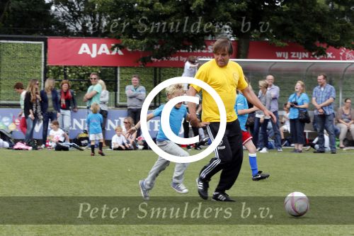 Amsterdam 29 juni 2013
Voetbaltournooi op de toekomst (ajax) voor de stichting de upside van down
met diverse bn ers en oud voetballers.. Syndroom van down. Rob Witschge
Peter Smulders bv