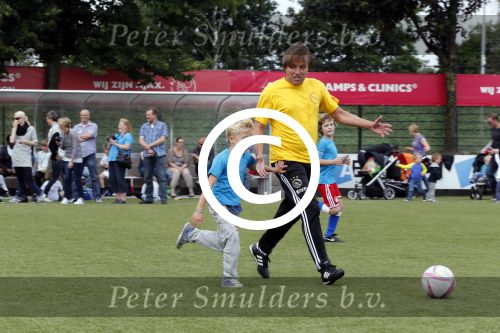 Amsterdam 29 juni 2013
Voetbaltournooi op de toekomst (ajax) voor de stichting de upside van down
met diverse bn ers en oud voetballers.. Syndroom van down. Rob Witschge
Peter Smulders bv