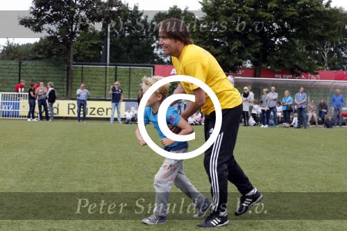 Amsterdam 29 juni 2013
Voetbaltournooi op de toekomst (ajax) voor de stichting de upside van down
met diverse bn ers en oud voetballers.. Syndroom van down. Rob Witschge
Peter Smulders bv