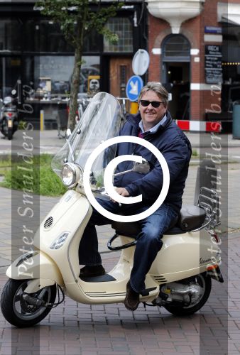 Amsterdam 24 juni 2013
Robbie Hofman op zijn vespa scooter
Peter Smulders bv
