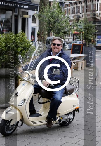 Amsterdam 24 juni 2013
Robbie Hofman op zijn vespa scooter
Peter Smulders bv
