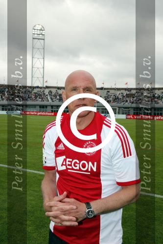 Amsterdam 3 juli 2013
Sjaak Swart 75 jaar . Hij viert dat met een wedstrijd met oud ajax spelers in het Olympisch stadion. Robbie de Wit en Johan Cruijff
Peter Smulders bv