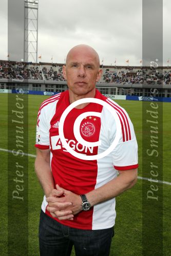 Amsterdam 3 juli 2013
Sjaak Swart 75 jaar . Hij viert dat met een wedstrijd met oud ajax spelers in het Olympisch stadion. Robbie de Wit en Johan Cruijff
Peter Smulders bv