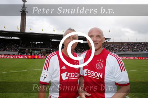 Amsterdam 3 juli 2013
Sjaak Swart 75 jaar . Hij viert dat met een wedstrijd met oud ajax spelers in het Olympisch stadion. Robbie de Wit en Johan Cruijff
Peter Smulders bv