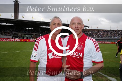 Amsterdam 3 juli 2013
Sjaak Swart 75 jaar . Hij viert dat met een wedstrijd met oud ajax spelers in het Olympisch stadion. Robbie de Wit en Johan Cruijff
Peter Smulders bv