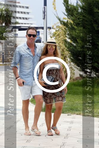 ibiza 13 juli 2013
Robert Doornbos en zijn verloofde/vriendin Chantal Bles lopen over de boulevard op ibiza.
Peter Smulders bv