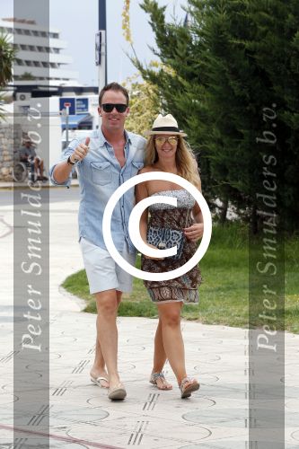 ibiza 13 juli 2013
Robert Doornbos en zijn verloofde/vriendin Chantal Bles lopen over de boulevard op ibiza.
Peter Smulders bv