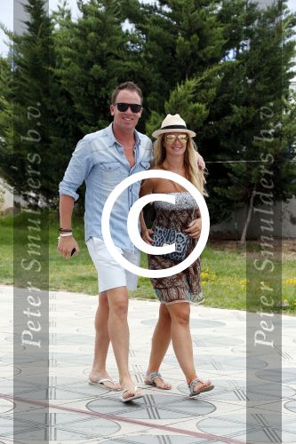 ibiza 13 juli 2013
Robert Doornbos en zijn verloofde/vriendin Chantal Bles lopen over de boulevard op ibiza.
Peter Smulders bv