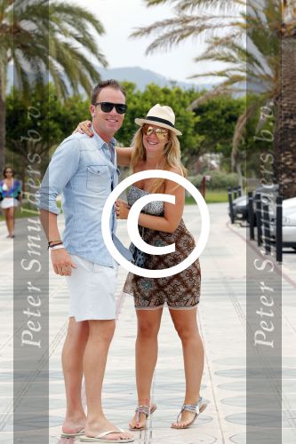 ibiza 13 juli 2013
Robert Doornbos en zijn verloofde/vriendin Chantal Bles lopen over de boulevard op ibiza.
Peter Smulders bv