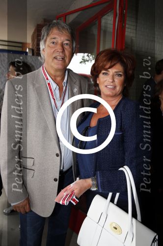 Amsterdam 3 juli 2013
Sjaak Swart 75 jaar . Hij viert dat met een wedstrijd met oud ajax spelers in het Olympisch stadion. Ron en Yvonne Brandsteder
Peter Smulders bv