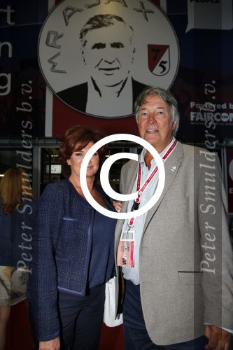 Amsterdam 3 juli 2013
Sjaak Swart 75 jaar . Hij viert dat met een wedstrijd met oud ajax spelers in het Olympisch stadion. Ron en Yvonne Brandsteder
Peter Smulders bv