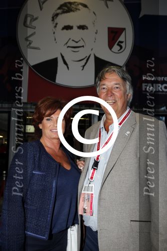 Amsterdam 3 juli 2013
Sjaak Swart 75 jaar . Hij viert dat met een wedstrijd met oud ajax spelers in het Olympisch stadion. Ron en Yvonne Brandsteder
Peter Smulders bv