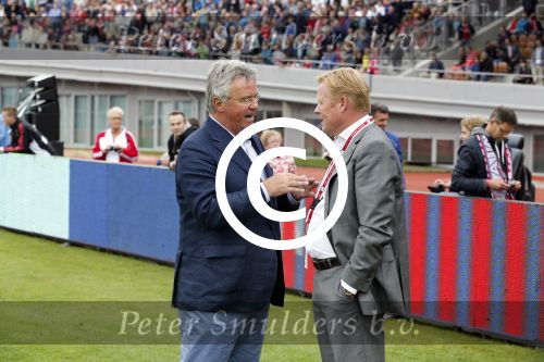 Amsterdam 3 juli 2013
Sjaak Swart 75 jaar . Hij viert dat met een wedstrijd met oud ajax spelers in het Olympisch stadion. Ronald Koeman en Guus Hiddink
Peter Smulders bv