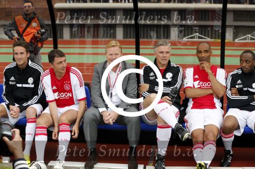 Amsterdam 3 juli 2013
Sjaak Swart 75 jaar . Hij viert dat met een wedstrijd met oud ajax spelers in het Olympisch stadion. Ronald Koeman met Keje Molenaar
Peter Smulders bv