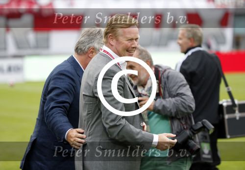 Amsterdam 3 juli 2013
Sjaak Swart 75 jaar . Hij viert dat met een wedstrijd met oud ajax spelers in het Olympisch stadion. Ronald Koeman en Guus Hiddink
Peter Smulders bv