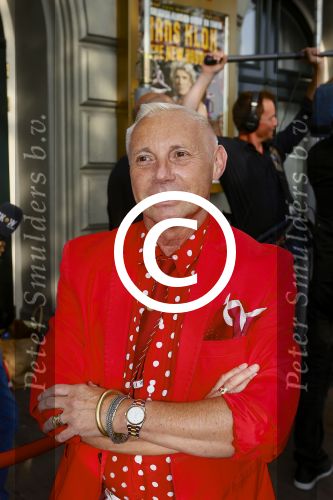 Amsterdam, 17 Juli 2013
Premiere Hans Klok The New Houdini in theater Carrï¿½. 
Met op de foto  Ronald Kolk.