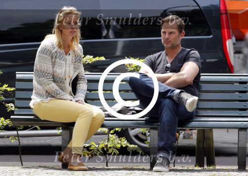 Amsterdam 2 juli 2013
Ronald de Boer zit gezellig in het zonnetje met zijn schoonzus Helen de Boer.
Peter Smulders bv