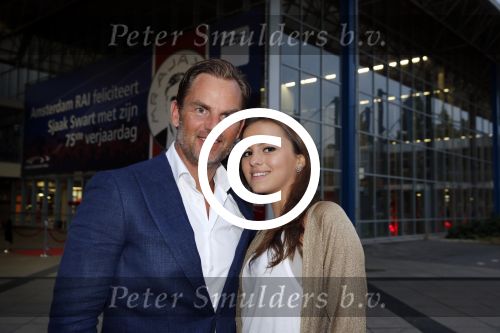 Amsterdam 3 juli 2013
Sjaak Swart 75 jaar . Hij viert dat met een wedstrijd met oud ajax spelers in het Olympisch stadion. Ronald de Boer met dochter
Peter Smulders bv