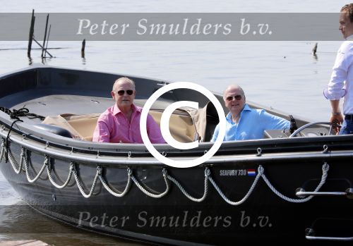 Loosdrecht 22 juli 2013
Ronnie Tober en Jan Jochems op boot varen op de vecht.
Peter Smulders bv