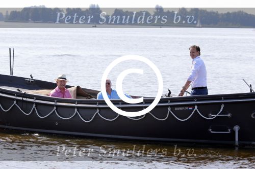 Loosdrecht 22 juli 2013
Ronnie Tober en Jan Jochems op boot varen op de vecht.
Peter Smulders bv