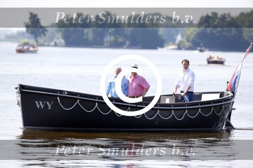 Loosdrecht 22 juli 2013
Ronnie Tober en Jan Jochems op boot varen op de vecht.
Peter Smulders bv