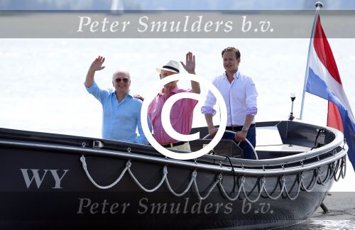 Loosdrecht 22 juli 2013
Ronnie Tober en Jan Jochems op boot varen op de vecht.
Peter Smulders bv