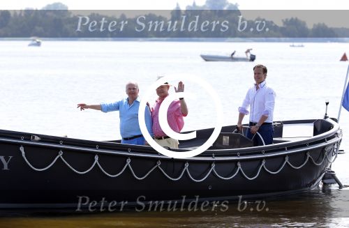Loosdrecht 22 juli 2013
Ronnie Tober en Jan Jochems op boot varen op de vecht.
Peter Smulders bv