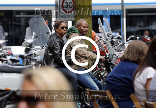 Amsterdam 2 juli 2013
Roue Verveer met zijn vrouw / partner op de scooter in Amsterdam zuid.
Peter Smulders bv