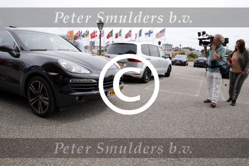 Noordwijk 12 augustus 2013
De spelers van het nederlands elftal verzamelen in het hotel Huis ter Duin voor de vriendschappelijke wedstrijd Portugal-Nederland. Ruben Schaken met zijn porsche cayenne
Peter Smulders bv