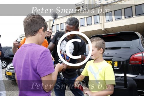 Noordwijk 12 augustus 2013
De spelers van het nederlands elftal verzamelen in het hotel Huis ter Duin voor de vriendschappelijke wedstrijd Portugal-Nederland. Ruben Schaken met zijn porsche cayenne
Peter Smulders bv