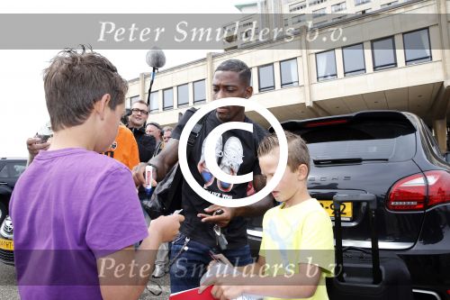 Noordwijk 12 augustus 2013
De spelers van het nederlands elftal verzamelen in het hotel Huis ter Duin voor de vriendschappelijke wedstrijd Portugal-Nederland. Ruben Schaken met zijn porsche cayenne
Peter Smulders bv