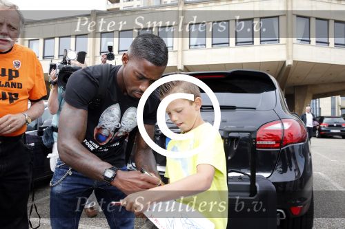 Noordwijk 12 augustus 2013
De spelers van het nederlands elftal verzamelen in het hotel Huis ter Duin voor de vriendschappelijke wedstrijd Portugal-Nederland. Ruben Schaken met zijn porsche cayenne
Peter Smulders bv