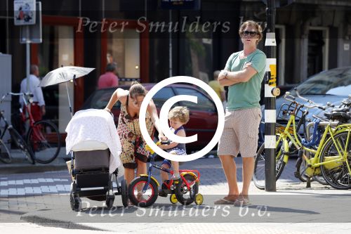 Amsterdam 22 juli 2013
Rutger Castricum met vrouw en kinderen op de pc hooftstraat.
Peter Smulders bv