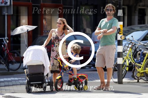 Amsterdam 22 juli 2013
Rutger Castricum met vrouw en kinderen op de pc hooftstraat.
Peter Smulders bv