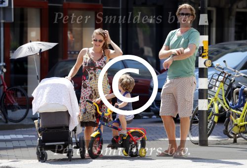 Amsterdam 22 juli 2013
Rutger Castricum met vrouw en kinderen op de pc hooftstraat.
Peter Smulders bv