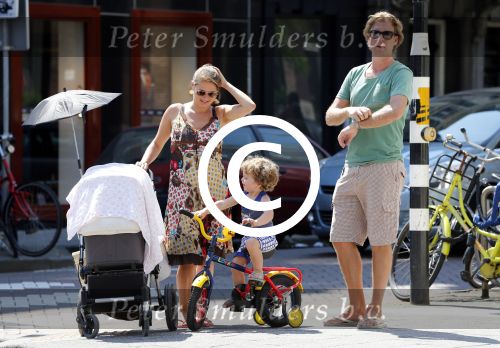 Amsterdam 22 juli 2013
Rutger Castricum met vrouw en kinderen op de pc hooftstraat.
Peter Smulders bv