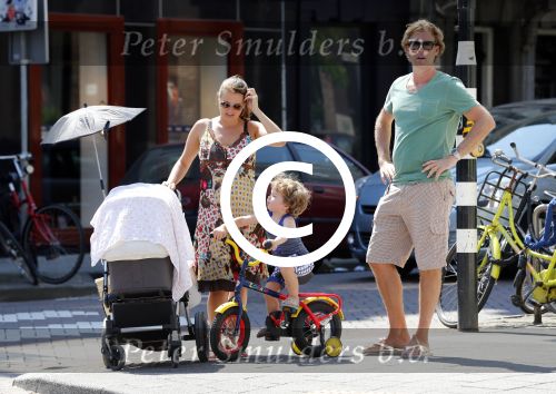 Amsterdam 22 juli 2013
Rutger Castricum met vrouw en kinderen op de pc hooftstraat.
Peter Smulders bv