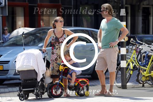 Amsterdam 22 juli 2013
Rutger Castricum met vrouw en kinderen op de pc hooftstraat.
Peter Smulders bv