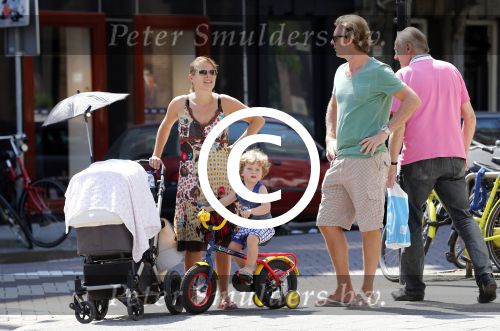 Amsterdam 22 juli 2013
Rutger Castricum met vrouw en kinderen op de pc hooftstraat.
Peter Smulders bv