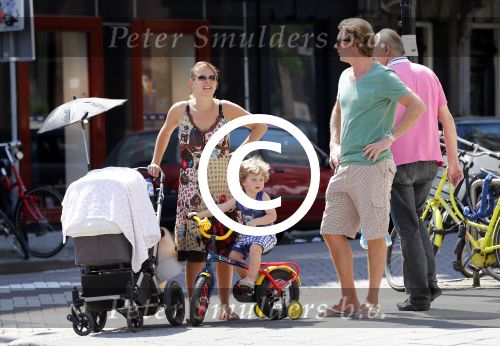Amsterdam 22 juli 2013
Rutger Castricum met vrouw en kinderen op de pc hooftstraat.
Peter Smulders bv