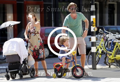 Amsterdam 22 juli 2013
Rutger Castricum met vrouw en kinderen op de pc hooftstraat.
Peter Smulders bv