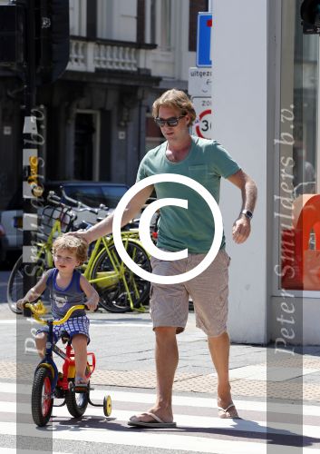 Amsterdam 22 juli 2013
Rutger Castricum met vrouw en kinderen op de pc hooftstraat.
Peter Smulders bv