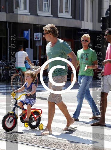 Amsterdam 22 juli 2013
Rutger Castricum met vrouw en kinderen op de pc hooftstraat.
Peter Smulders bv