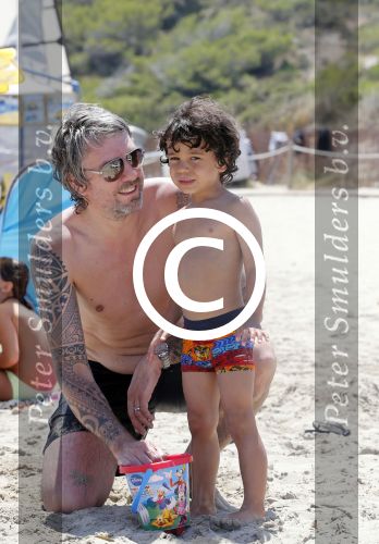 ibiza 15 juli 2013
Ruud en Aafke de wild met hun kinderen Toy Travis Johnny en Teddy op coco beach.
Peter Smulders bv